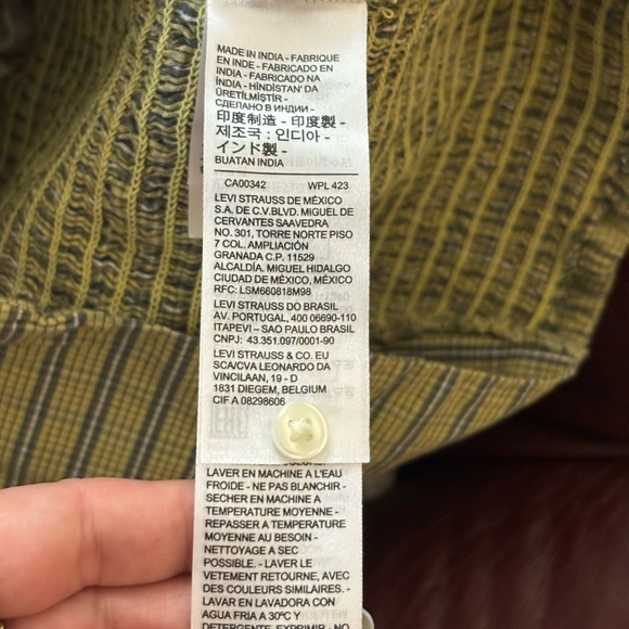 LEVIS Devin Blouse Plaid Top, Smocked back - Picture 9 of 11